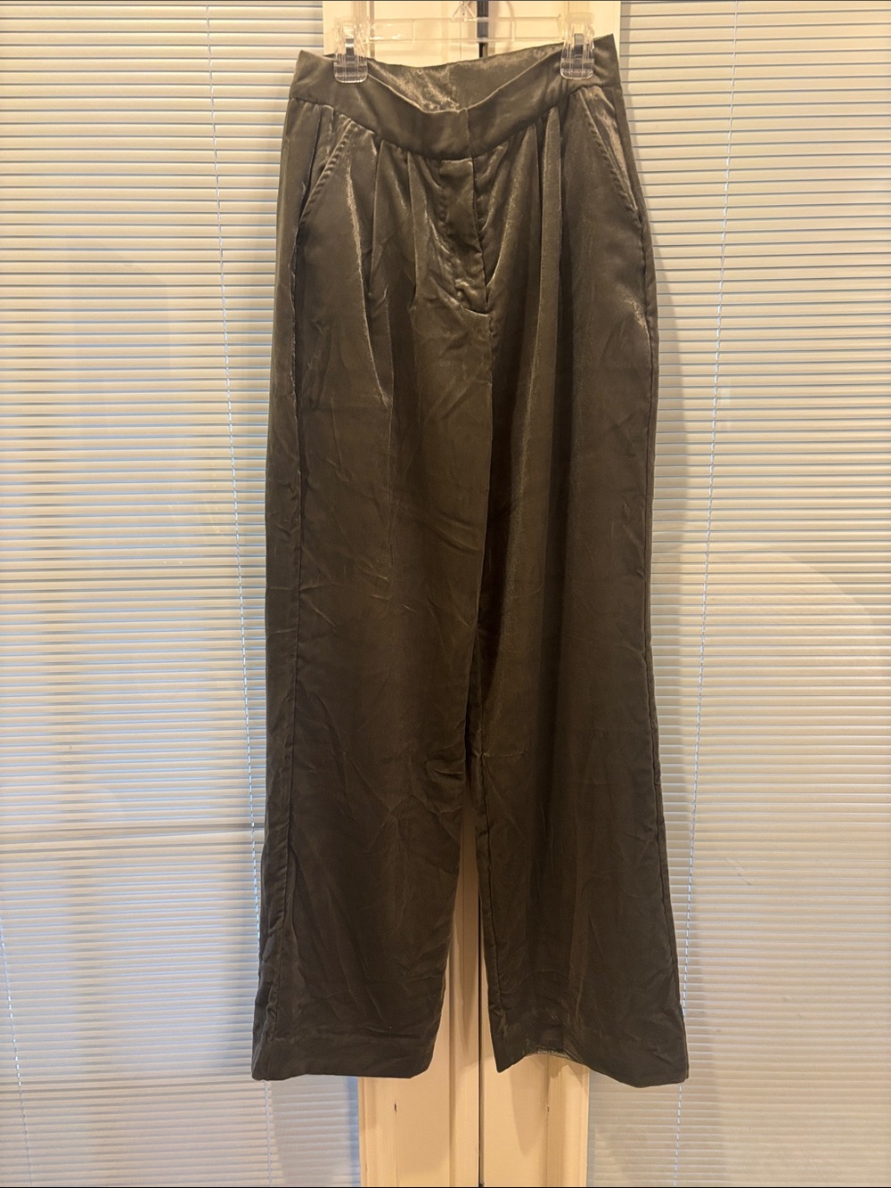 Women’s Olive Wide-Leg Chinos with Pleated Front